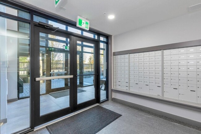 Building Photo - 33886 Pine St