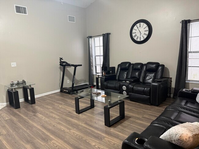 Foto del edificio - 13025 Meadowbreeze Dr
