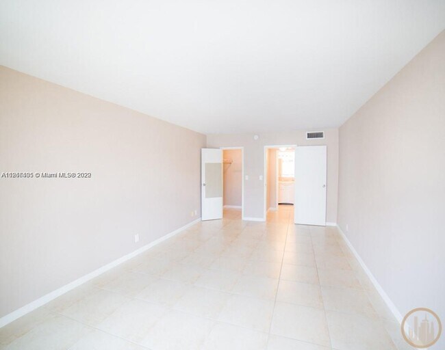 Foto del edificio - 501 Three Islands Boulevard