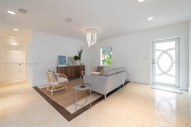 Building Photo - 265 Glenridge Rd