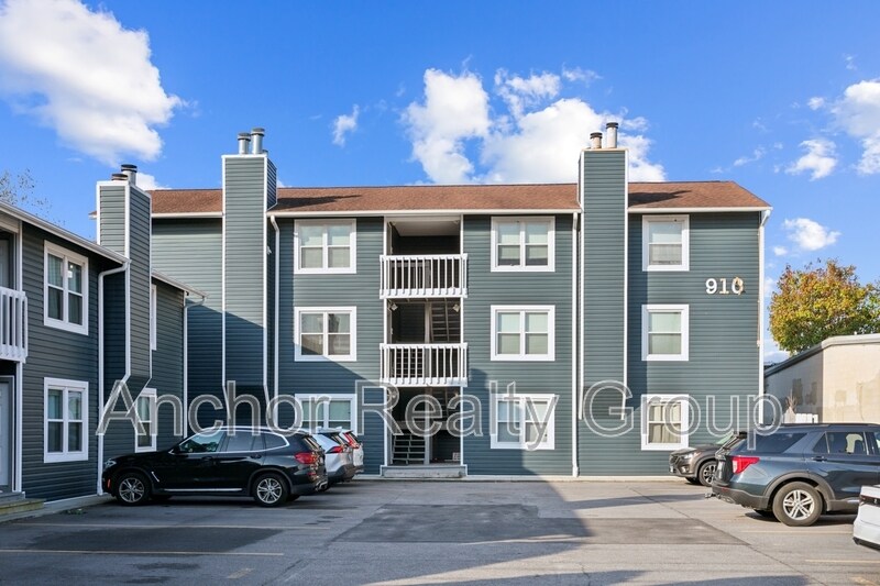 Photo - 910 Mediterranean Avenue - 201