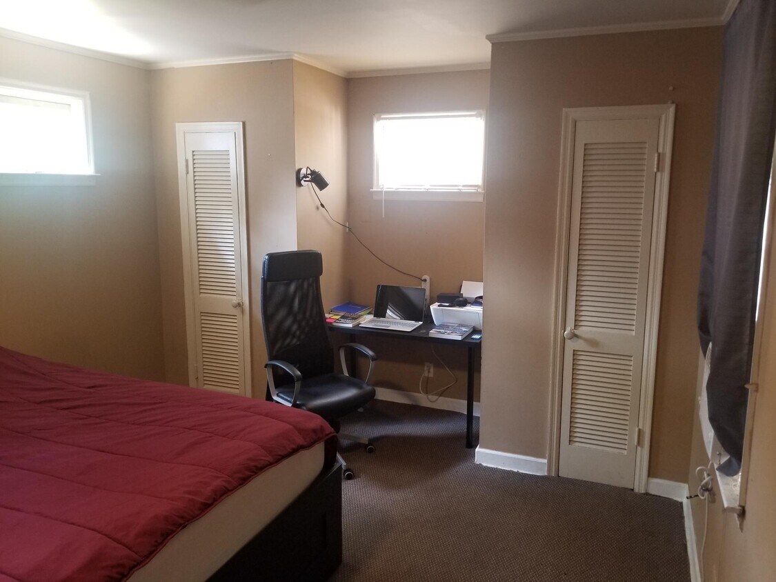 If Furnished with Queen Bed and Desk and Chair for Study! - 3476 Spottswood Ave