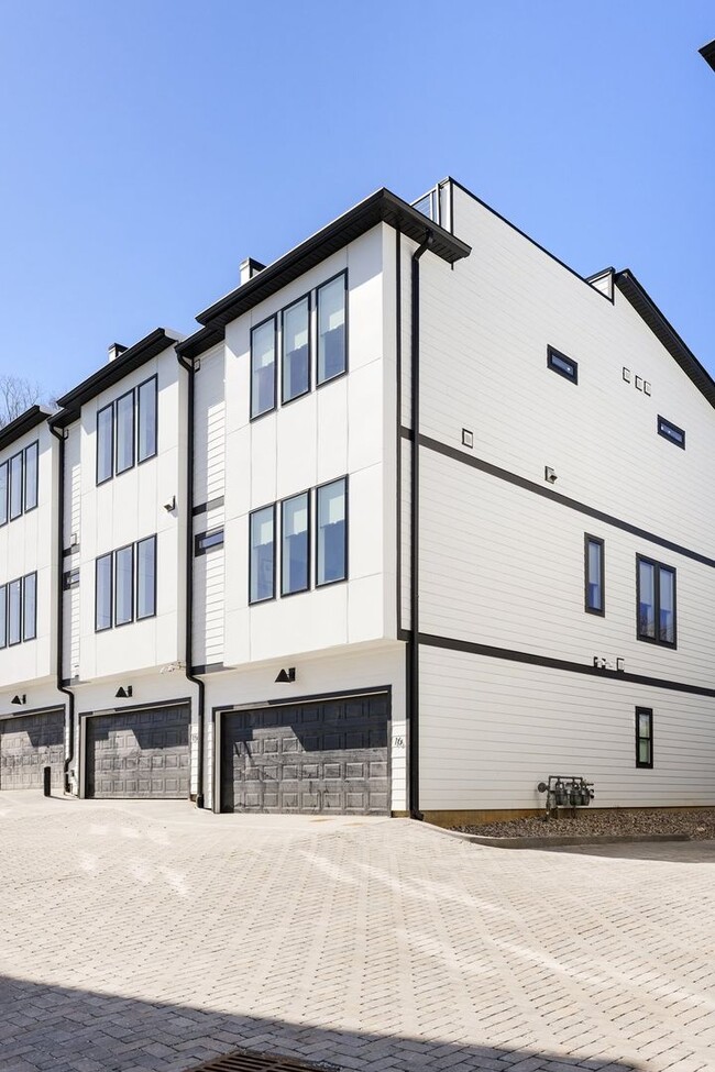 Building Photo - 223 Oceola Ave