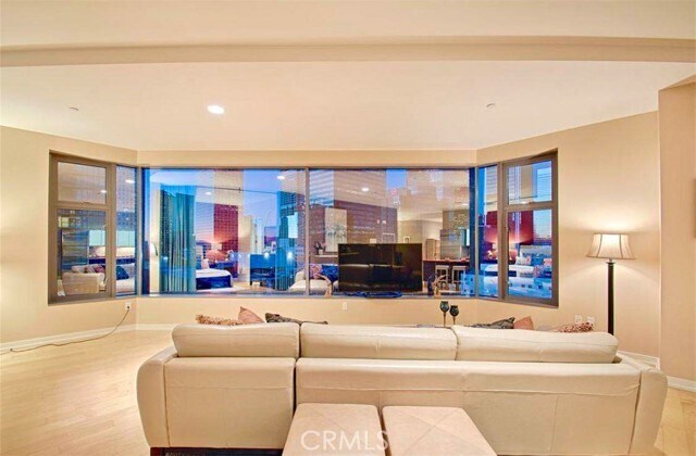 Foto del edificio - 801 S Grand Ave