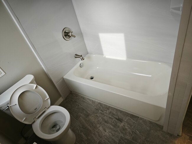 Foto del edificio - 612 W Garrison St