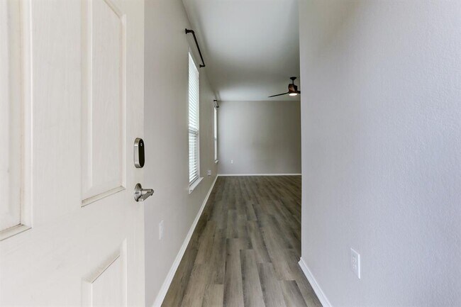 Building Photo - 11108 Helms Deep Dr