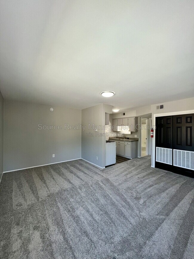 Building Photo - 4441 Oakwood