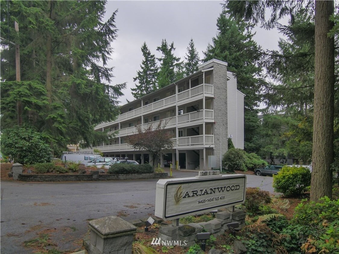 Primary Photo - Beautiful updated Condo in Bellevue! (phot...