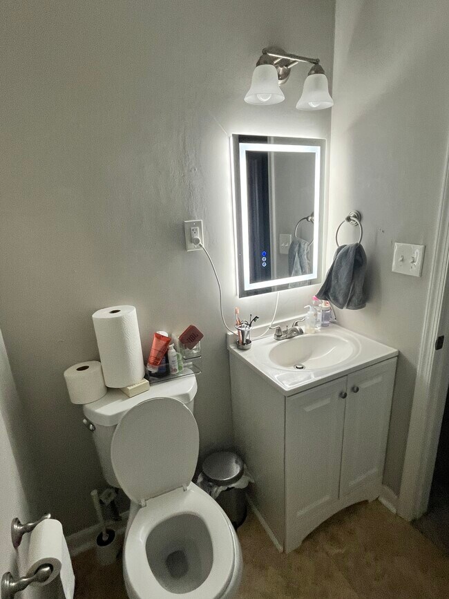 Foto del edificio - 5711 Rollins Ln