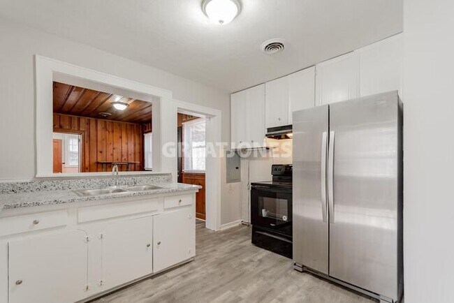Building Photo - 4103 Woodridge Dr