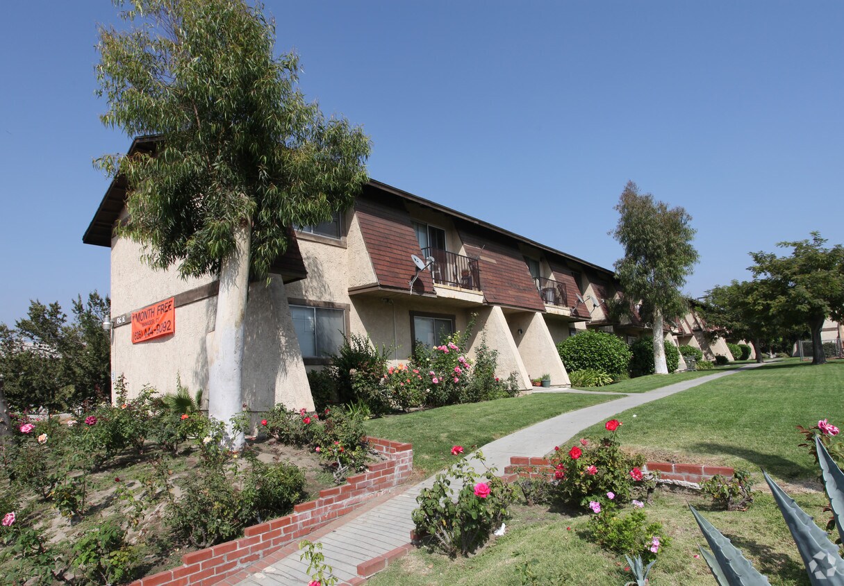 Foto principal - Edwards Apartments