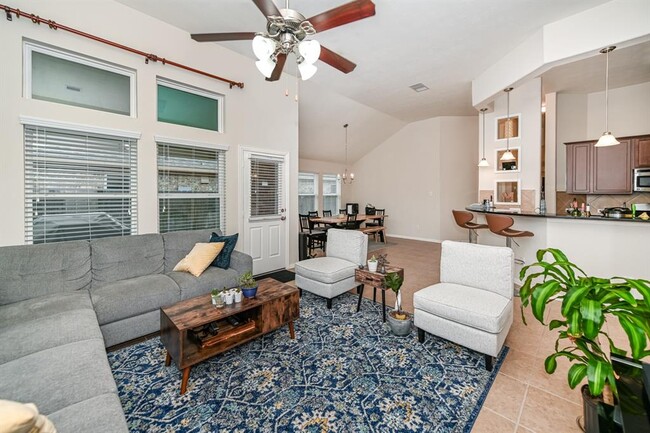 Building Photo - 26515 Grey Sparrow Dr