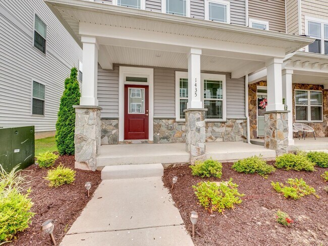 Foto del edificio - 1435 Harwinton Ct