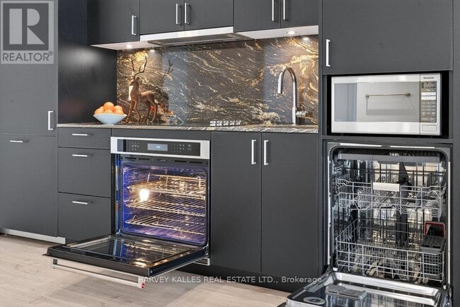 Photo du bâtiment - 470 Front St W