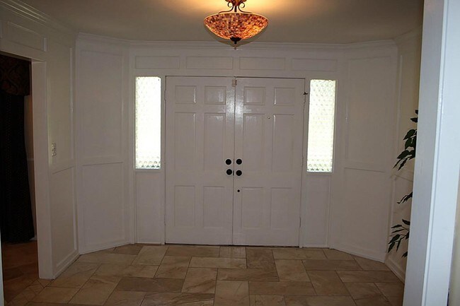 Foto del edificio - 347 Forest Lake Dr