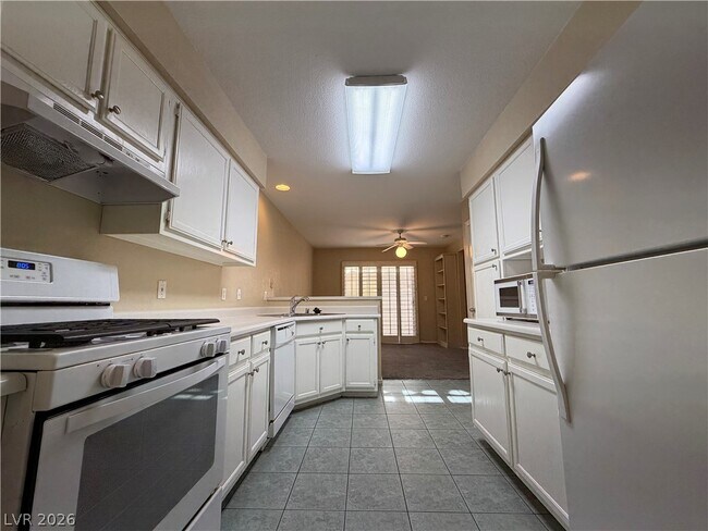 Foto del edificio - 2836 Lone Cliff Dr