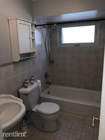 Building Photo - 1 br, 1 bath Duplex - 379 Manhattan St