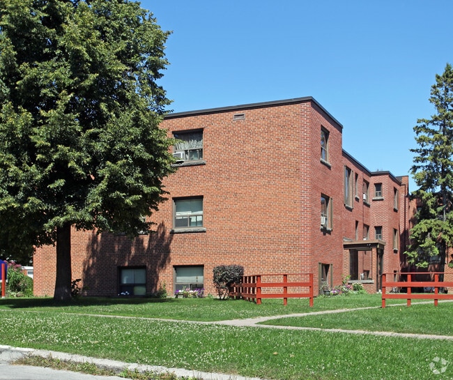 Building Photo - Cliffside Court