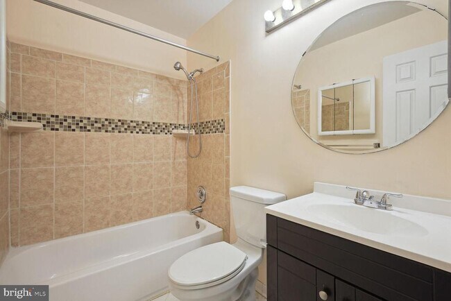 Foto del edificio - 3010 Mozart Dr