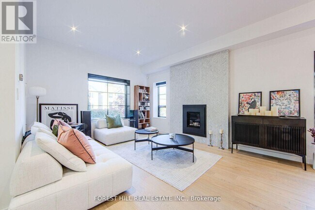 Photo du bâtiment - 257 Manor Rd E