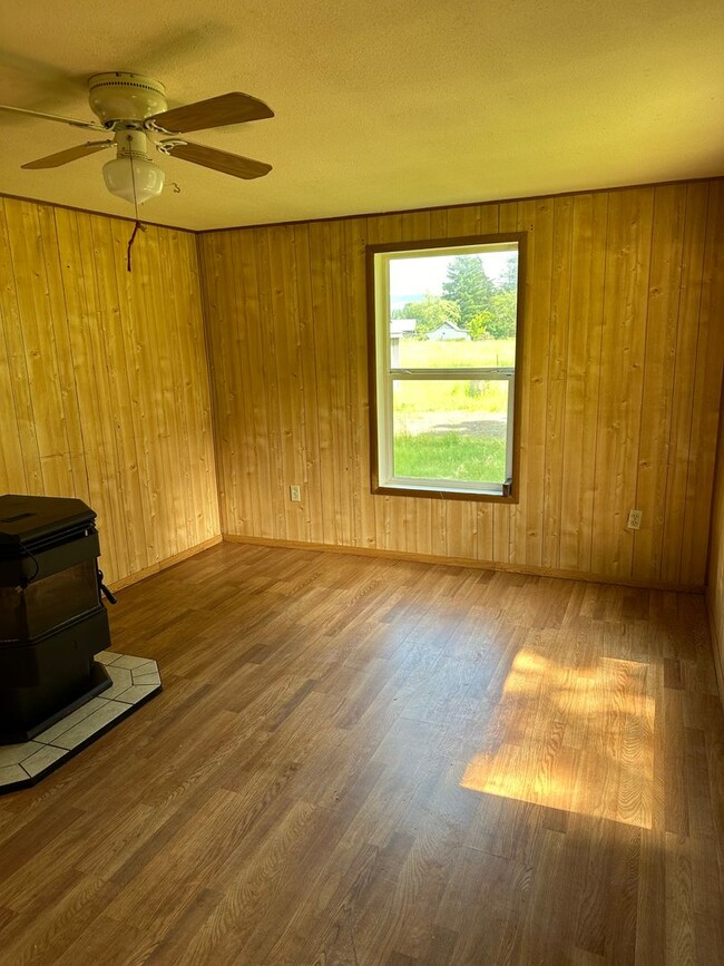 Building Photo - 3-bedroom 2 bath House