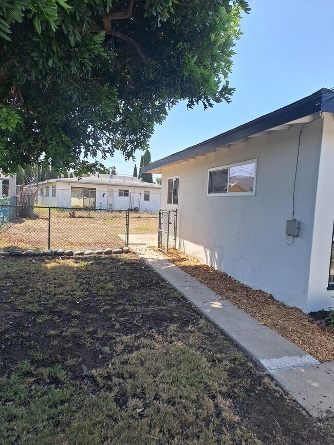 Foto del edificio - Beautifully Renovated 3-Bedroom, 1-Bath Duplex in Clairemont