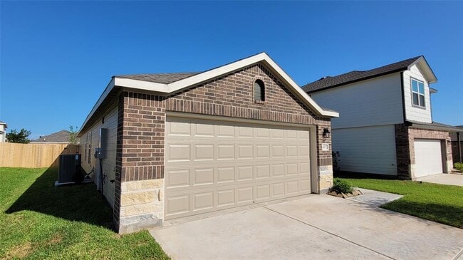 Building Photo - 467 Dalloway St