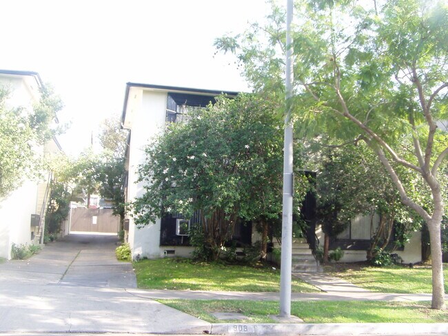Foto del edificio - 912 N Genesee Ave