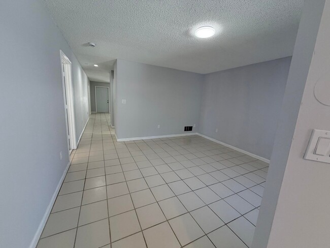 Building Photo - 182 Sparrow Dr