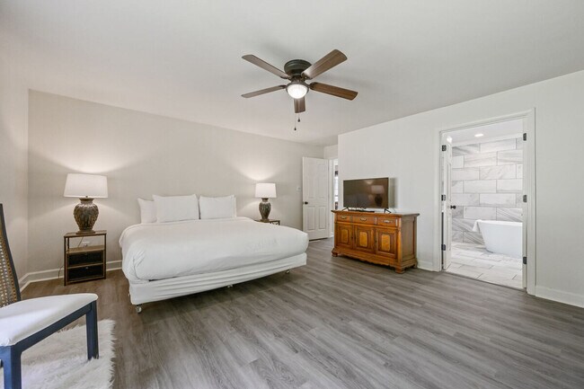Foto del edificio - 2450 Weatherford Ct