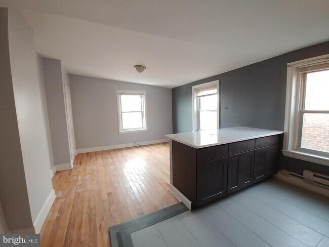 Building Photo - 1508 S Broad St