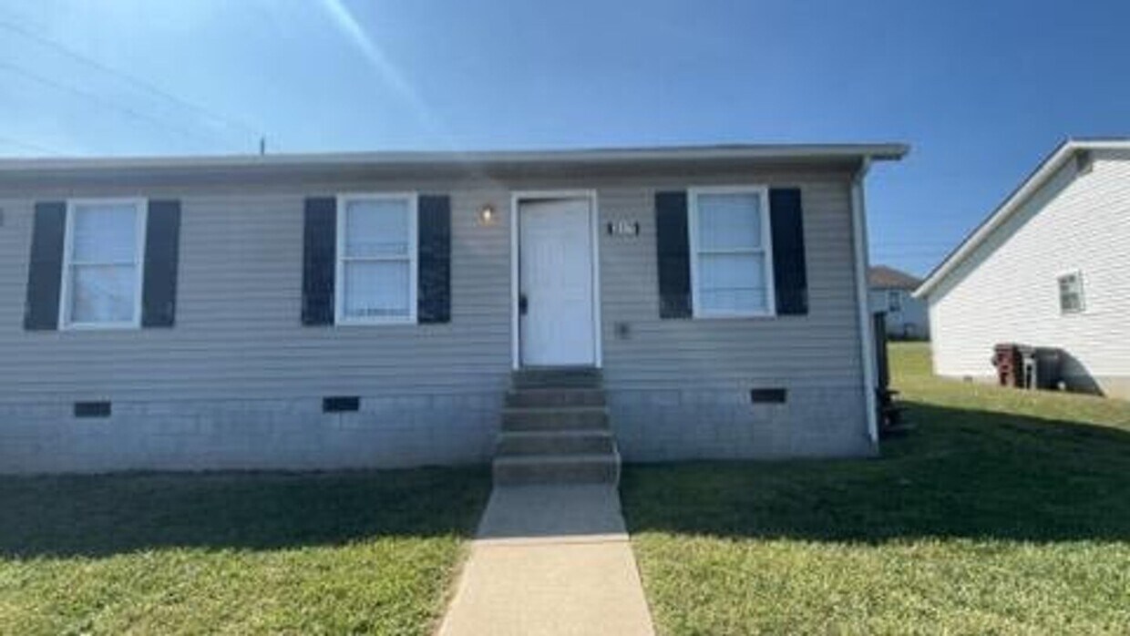 Primary Photo - Spacious Duplex Move in Ready