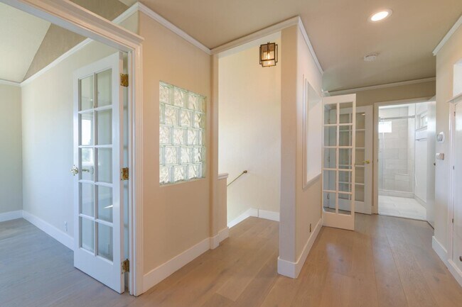 Building Photo - 987 Springfield Dr