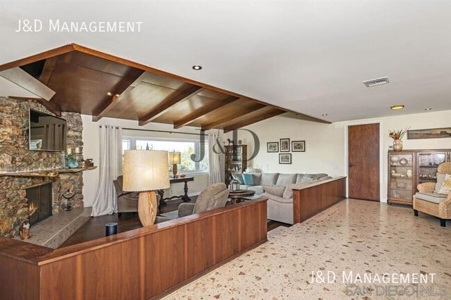 Building Photo - 3705 Putter Dr