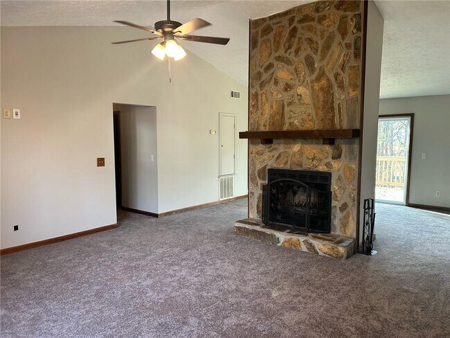 Building Photo - 343 Knollwood Ln