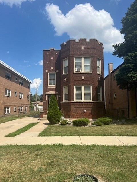 Foto principal - 9735 S Michigan Ave