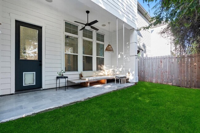 Foto del edificio - 9019 Wellspring Dr