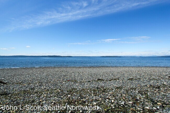 Foto del edificio - 7035 Beach Dr SW