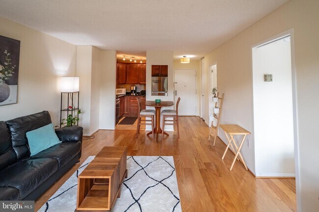 Foto del edificio - 1225 Martha Custis Dr