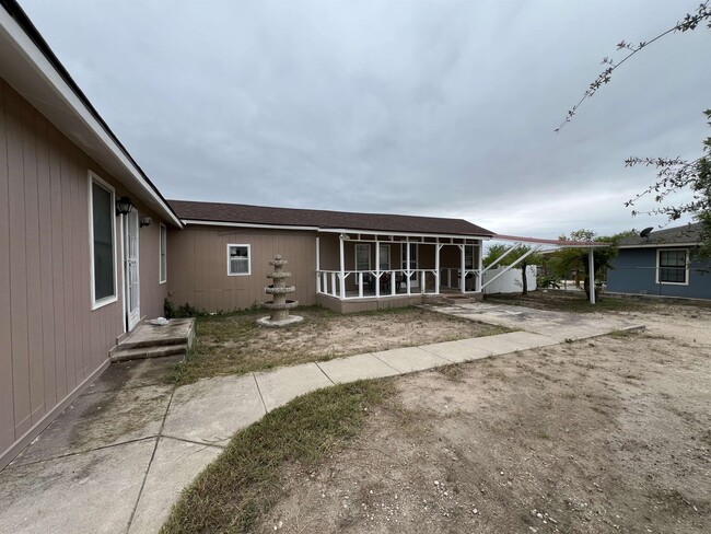 Foto del edificio - 125 Burge Dr