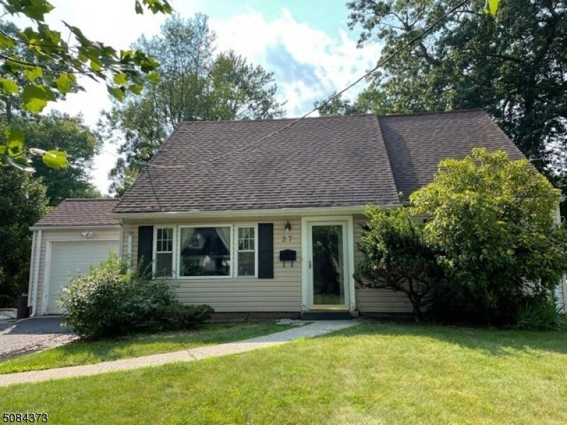 Primary Photo - 27 Elmwood Dr