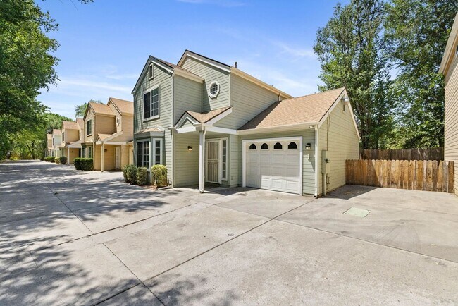 Building Photo - 741 Gail Gardner Way