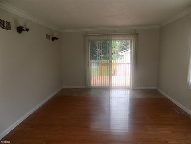 Building Photo - 3 br, 1.5 bath House - 2429 Chesley Dr