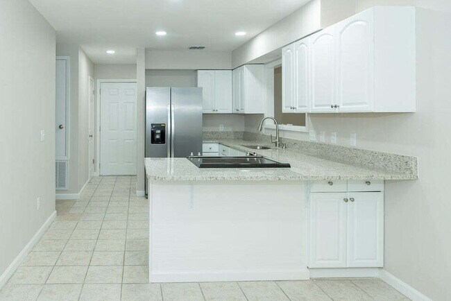 Building Photo - Coastal Charm Awaits: Cozy 3-Bedroom Home ...