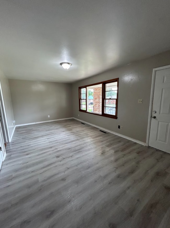 Building Photo - Charming 4 Bed 1 Bath Home