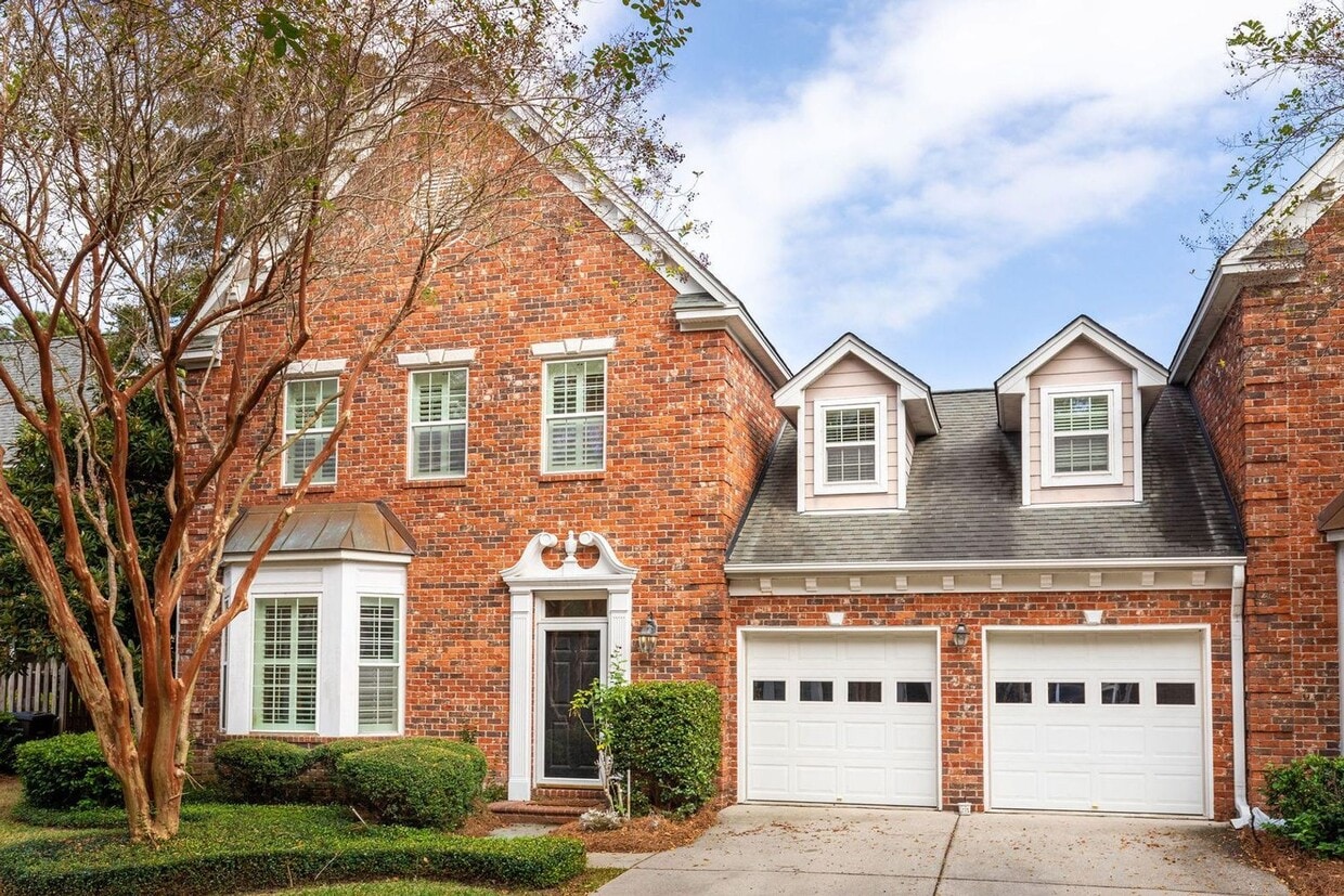 Gorgeous three bedroom single family home in Mount Pleasant - Gorgeous three bedroom single family home in Mount Pleasant