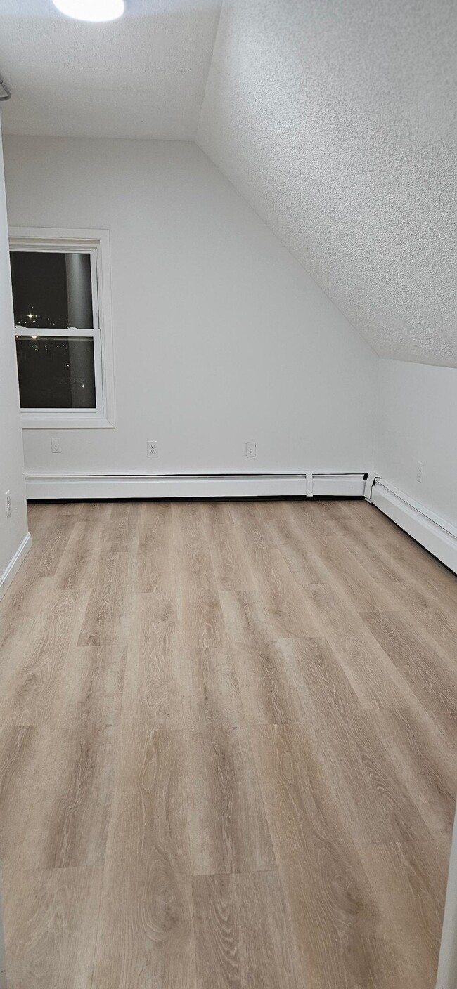 Building Photo - 76 Beacon Ave