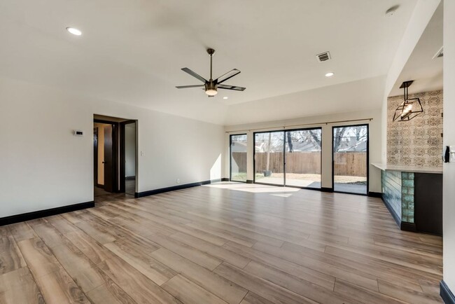 Foto del edificio - Recently Renovated 4-bed 3-bath in Dallas'...