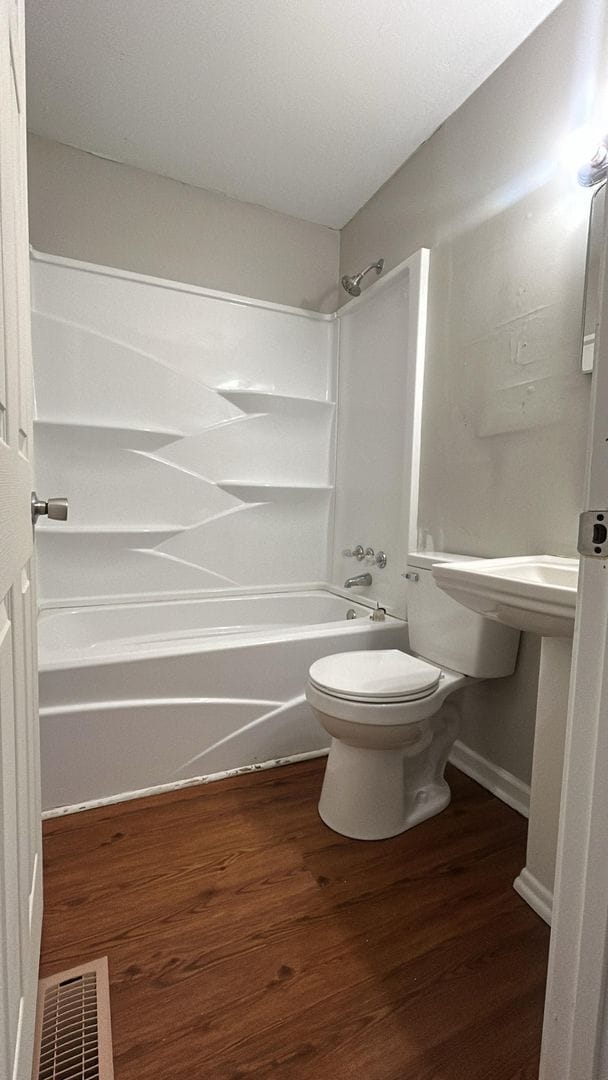 Building Photo - Three Bedroom, One Bath