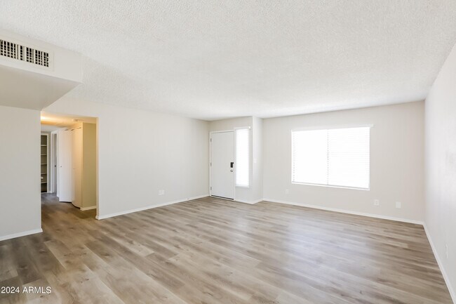 Foto del edificio - 4901 W Puget Ave